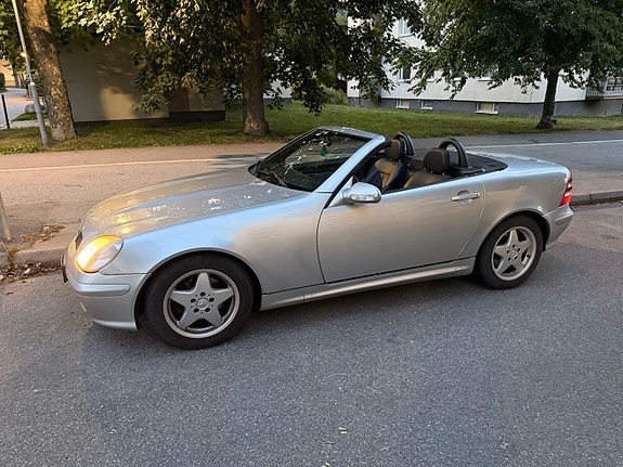 Mercedes-Benz SLK200 7 of 8