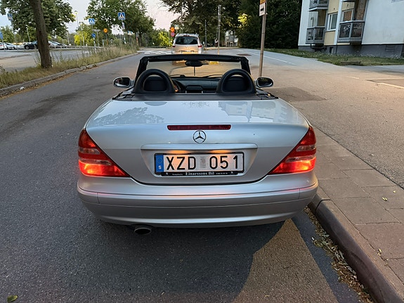 Mercedes-Benz SLK200 6 of 8