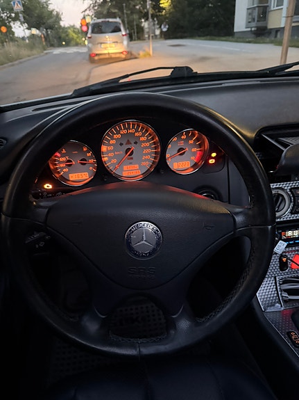 Mercedes-Benz SLK200 4 of 8