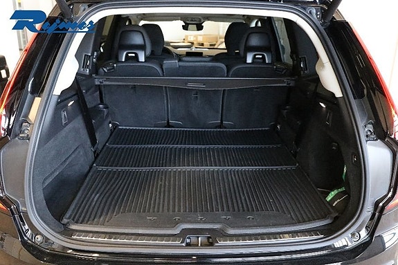 Volvo XC90 18 of 22