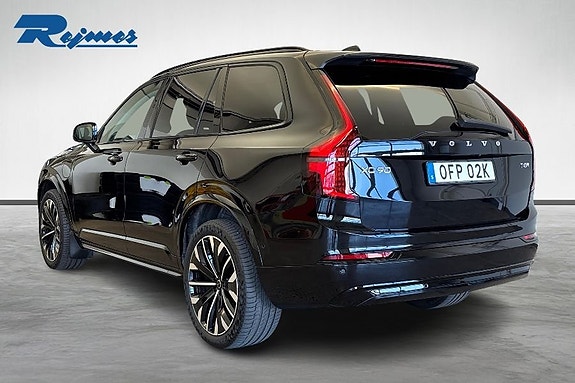 Volvo XC90 3 of 22