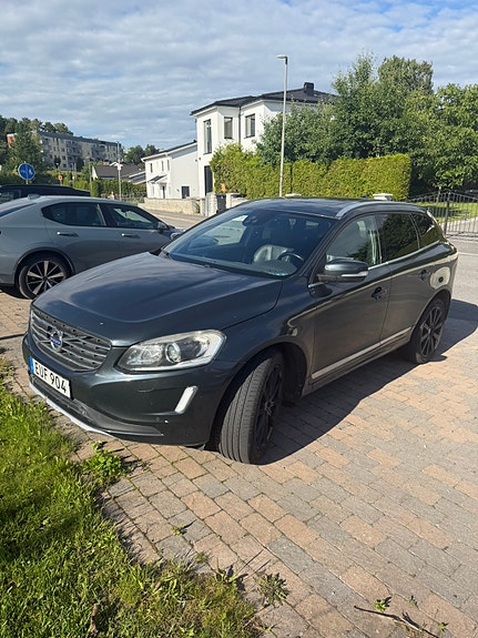 Volvo XC60 2 of 5