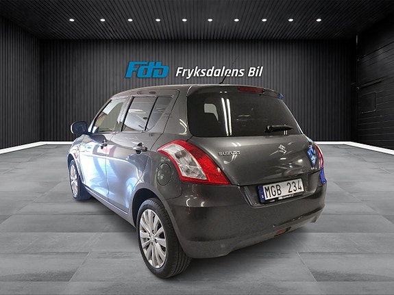 Suzuki Swift 3 of 5
