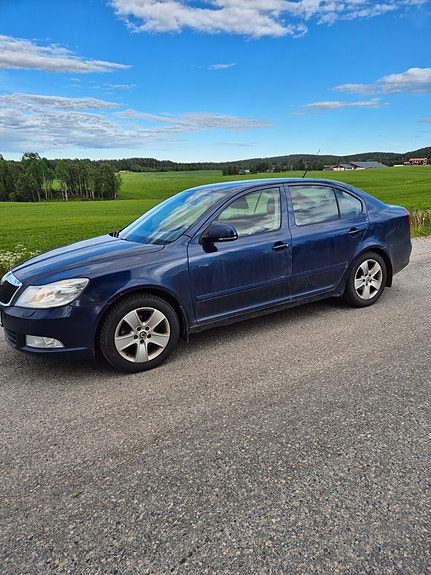 Skoda Octavia 2 of 5