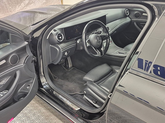 Mercedes-Benz E220 d 2 of 12