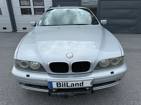 BMW 530i 2 of 5