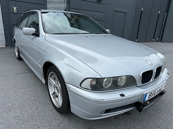 BMW 530i 3 of 5