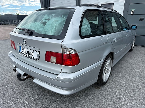 BMW 530i 4 of 5