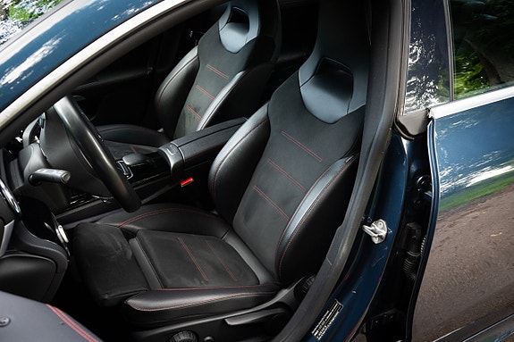 Mercedes-Benz CLA220 14 of 21