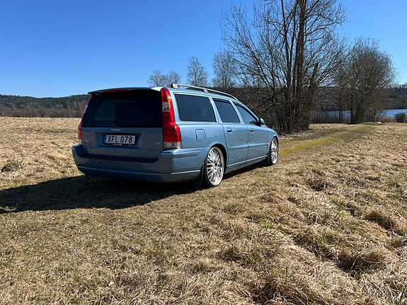 Volvo V70 2 of 4