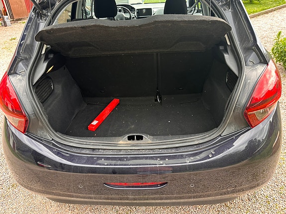 Peugeot 208 7 of 8