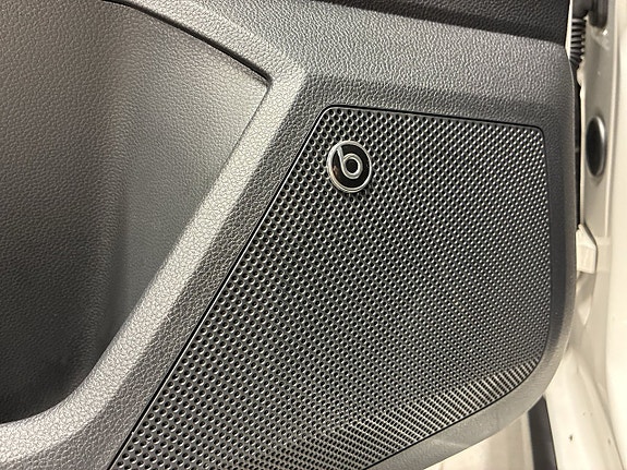 Seat Arona 18 of 26