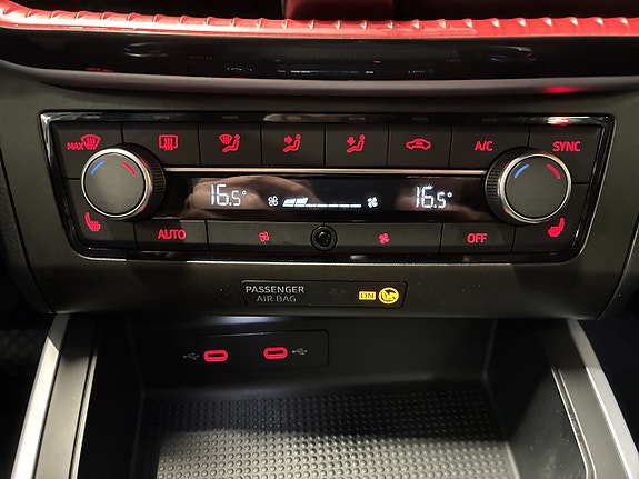 Seat Arona 24 of 26