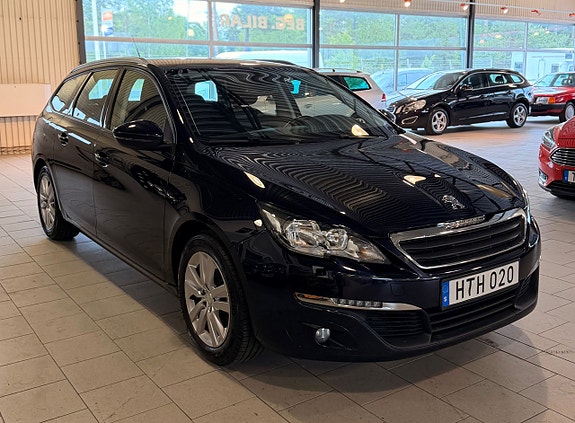 Peugeot 308 SW 2 of 5