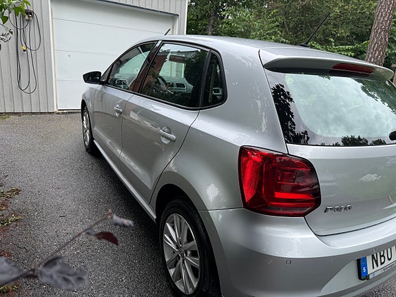 Volkswagen Polo 2 of 5
