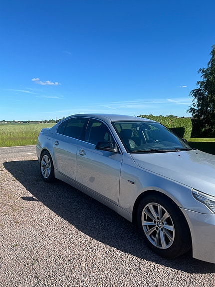 BMW 520d 4 of 5