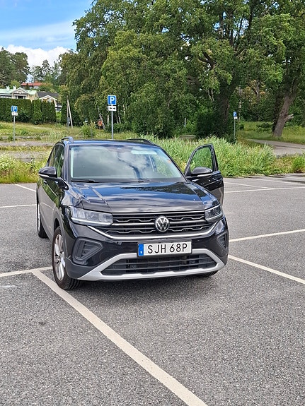 Volkswagen T-Cross 2 of 3