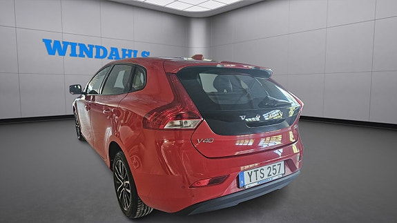 Volvo V40 4 of 5