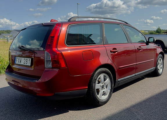 Volvo V50 4 of 5