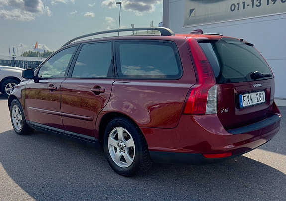 Volvo V50 2 of 5