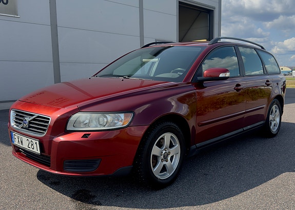 Volvo V50 3 of 5