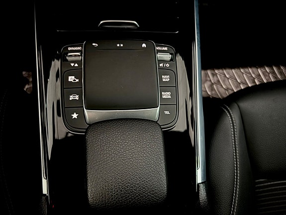 Mercedes-Benz GLB200 6 of 18