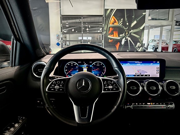 Mercedes-Benz GLB200 13 of 18