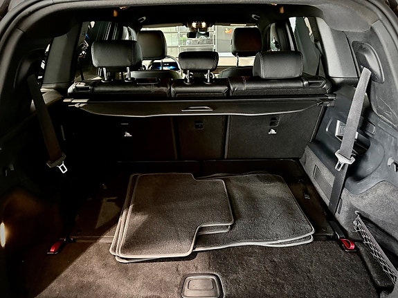 Mercedes-Benz GLB200 16 of 18