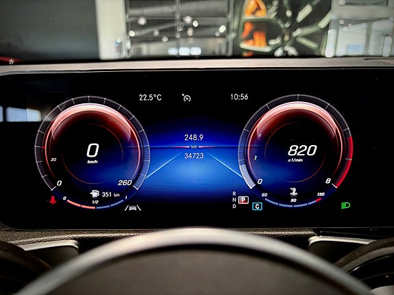 Mercedes-Benz GLB200 9 of 18