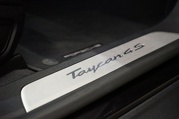 Porsche Taycan 4S 23 of 25