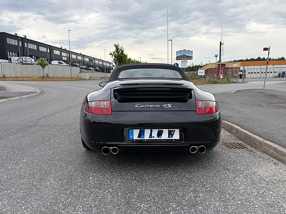 Porsche 911 Carrera 4S 10 of 16