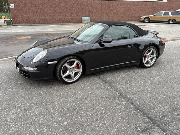 Porsche 911 Carrera 4S 16 of 16
