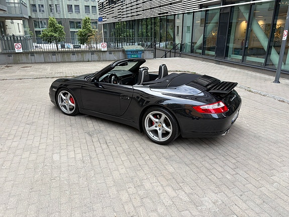 Porsche 911 Carrera 4S 3 of 5