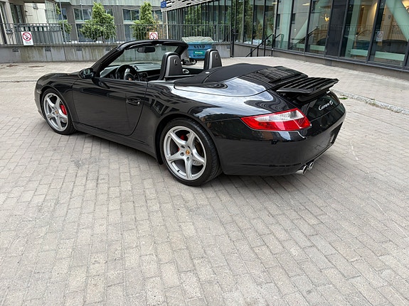 Porsche 911 Carrera 4S 7 of 16