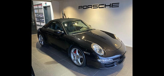 Porsche 911 Carrera 4S 5 of 5