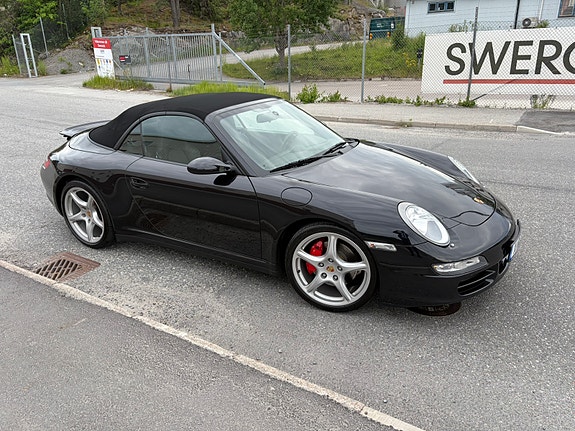 Porsche 911 Carrera 4S 8 of 16