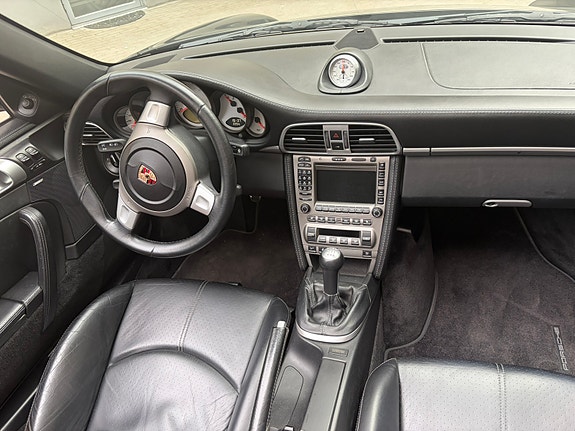 Porsche 911 Carrera 4S 12 of 16