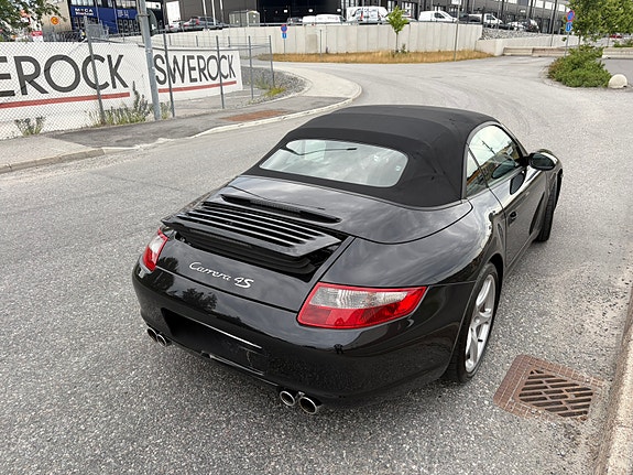 Porsche 911 Carrera 4S 9 of 16