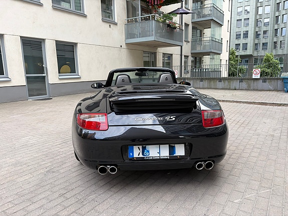 Porsche 911 Carrera 4S 6 of 16