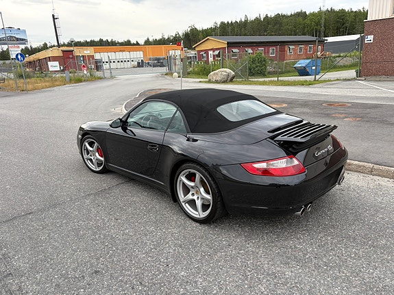 Porsche 911 Carrera 4S 11 of 16
