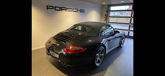 Porsche 911 Carrera 4S 4 of 5