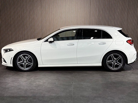 Mercedes-Benz A180 2 of 5