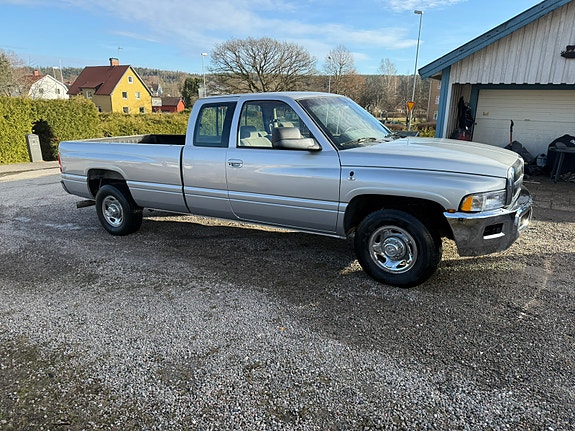 Dodge Ram 2500 5,9 cummins 2 of 7