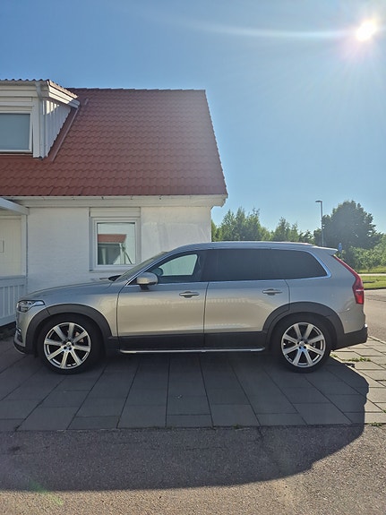 Volvo XC90 2 of 5