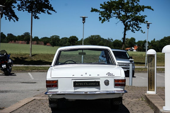 Ford Cortina 6 of 18