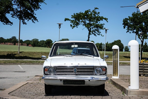 Ford Cortina 3 of 5