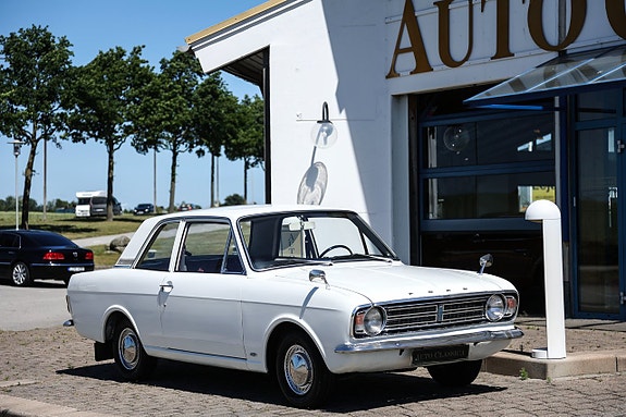 Ford Cortina 2 of 5
