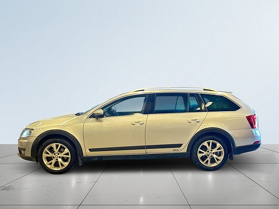Skoda Octavia Scout 4 of 5