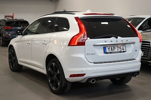 Volvo XC60 3 of 26
