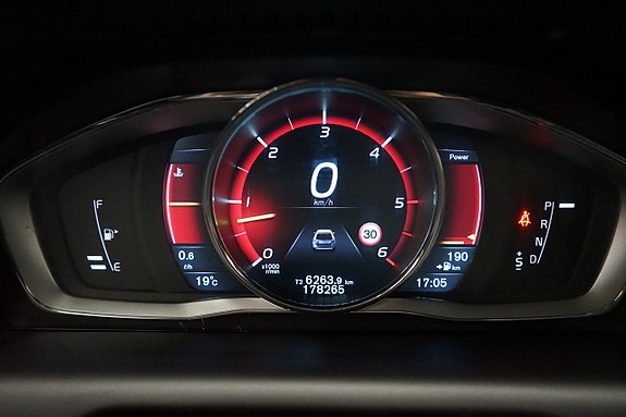 Volvo XC60 14 of 26
